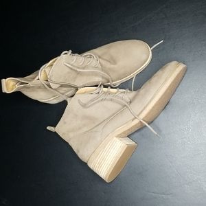 Lucky Brand size 10 tan lace up boot